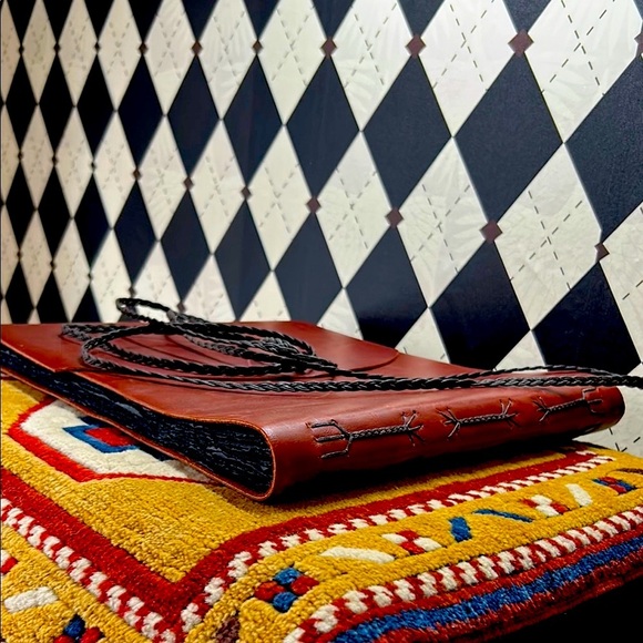 Artisan Handmade Leather Artist’s Folio – Masterpiece for Discerning Creatives - Picture 6 of 17